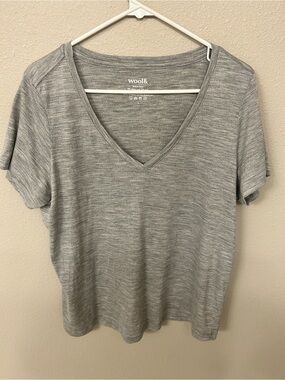 Wool& Morgan V-Neck Short Sleeve Tee in Heather Gray